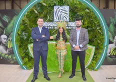Donatello Fruit from Ecuador Fermat Hafizoglu, Veronica Tapia and Omar Yalazan welcomed visits to their stand. 